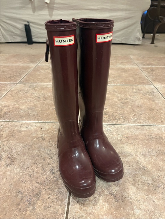 Hunter Shoes - Hunter Tall Gloss Waterproof Rain Boots in Burgundy